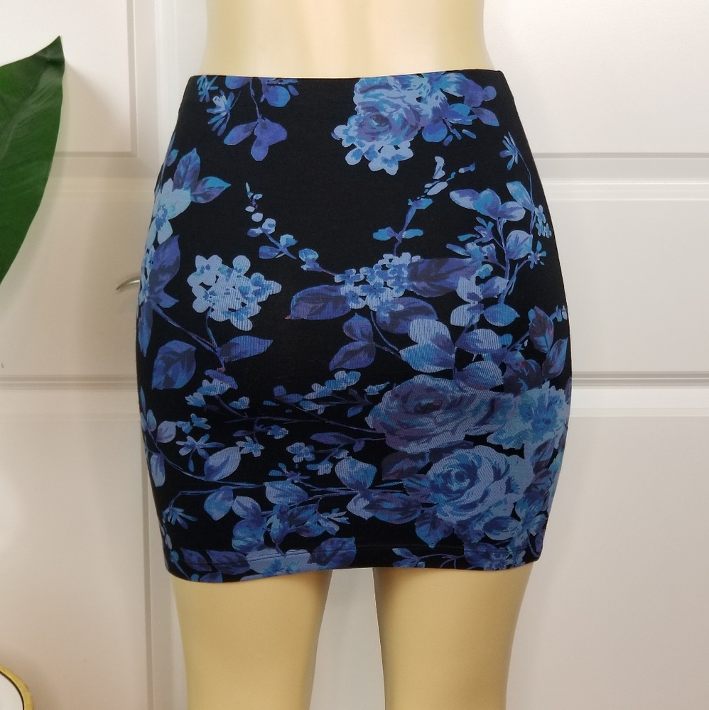 Express | Floral Bodycon Skirt